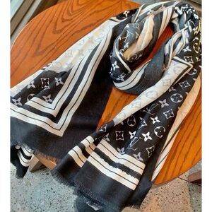 Louis Vuitton Black & White Monogram Scarf Cashmere Blend Square 180mm